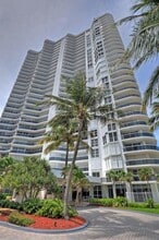 Building Photo - 16711 Collins Ave