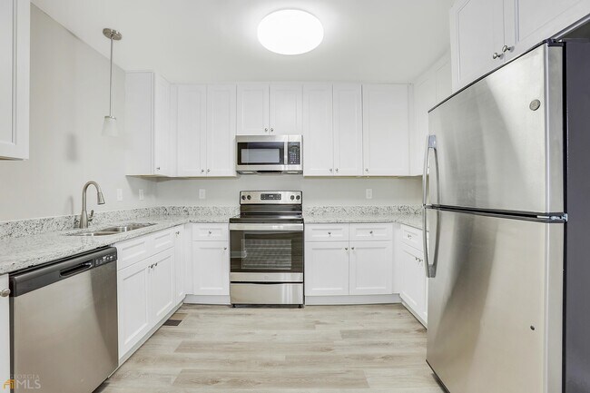 Building Photo - 2940 Diana Dr SW