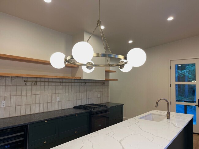 Foto del edificio - Absolutley stunning custom home in desirab...