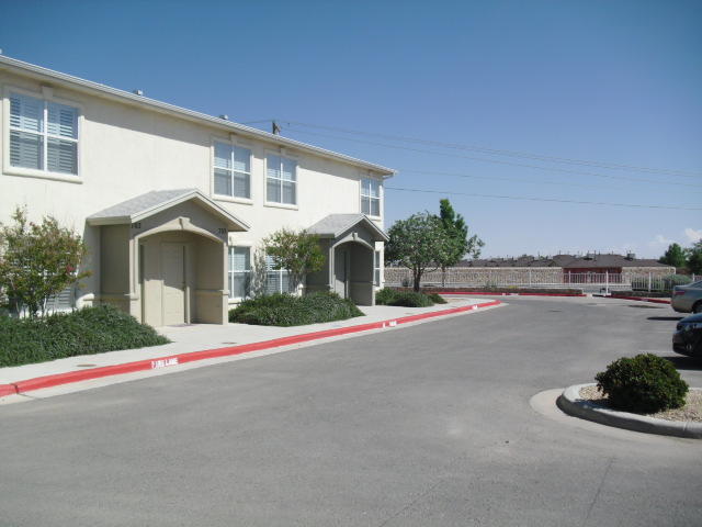 Foto principal - 10051 Railroad Dr
