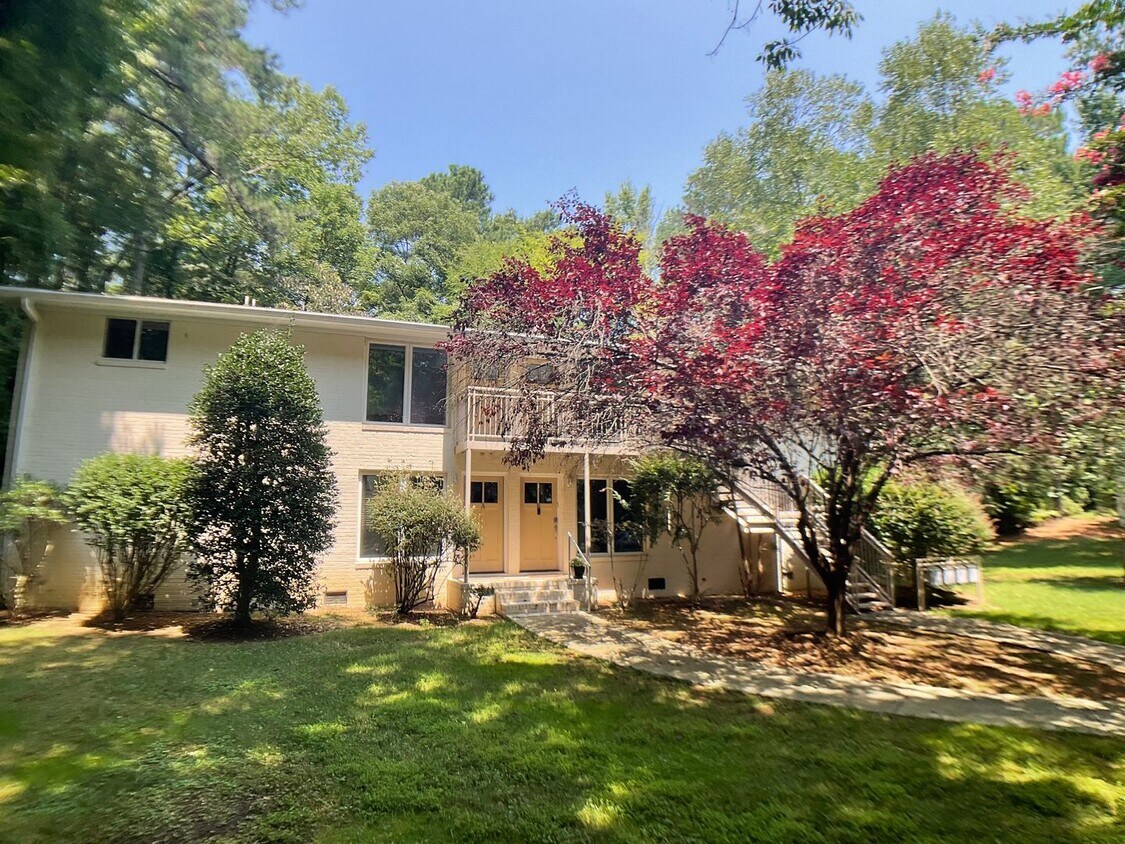 Primary Photo - Gorgeous 2 Bed Condo in the heart of Carrb...