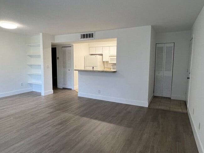 Beautiful and Roomy Apartment in Gated Com... - Beautiful and Roomy Apartment in Gated Com...