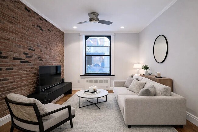Building Photo - 321 W 16th St