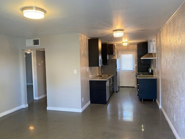 Building Photo - 3025 N 38th St