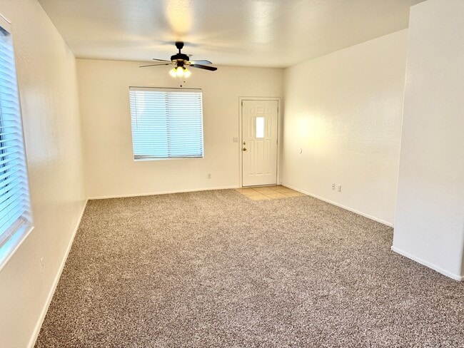 Building Photo - 4 Bedroom/2 Bath Single Level Home! Close ...