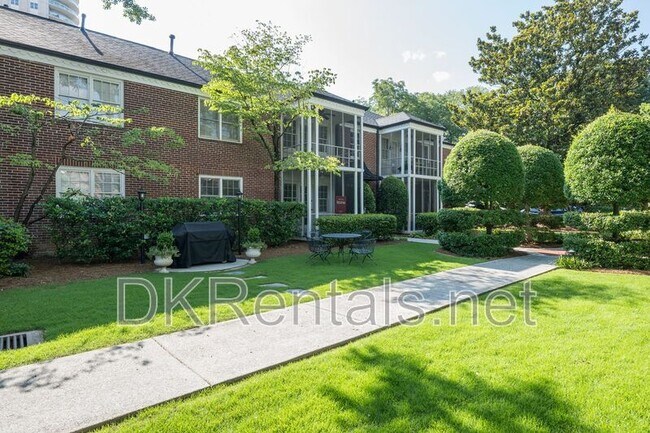 Foto del edificio - 55 Delmont Dr NE