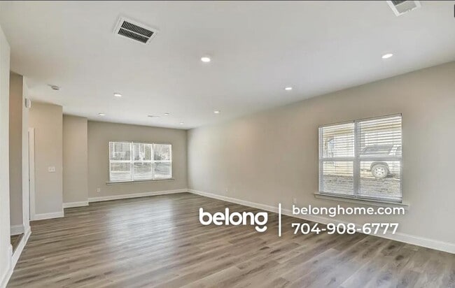 Foto del edificio - 39 Hawthorne St SW