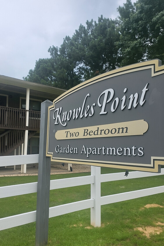 Primary Photo - Knowles Pointe Apartments
