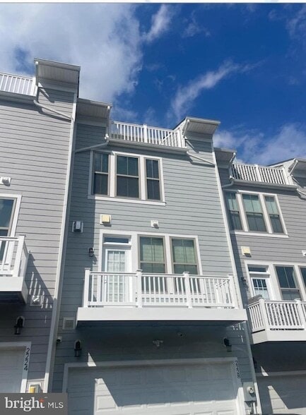 Photo - 2228 S Glebe Rd Townhome