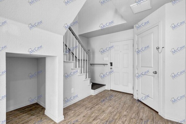 Building Photo - 8007 Marydean Ave