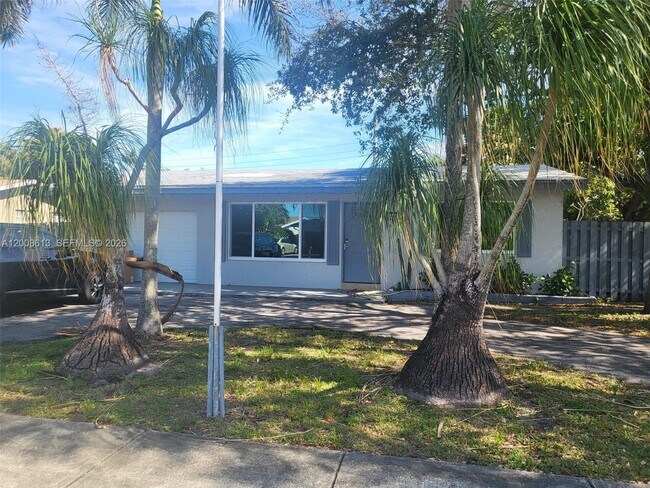 Foto del edificio - 3700 NE 13th Terrace