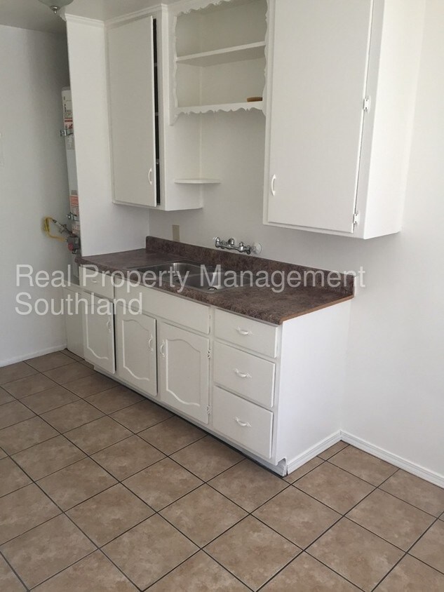 Primary Photo - 1 bedroom/1bth with covered parking