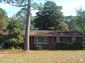 Building Photo - 240 Oakcrest Dr