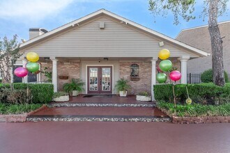 Building Photo - 12335 Antoine Dr