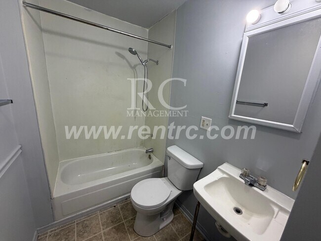 Building Photo - 312 Holmes-