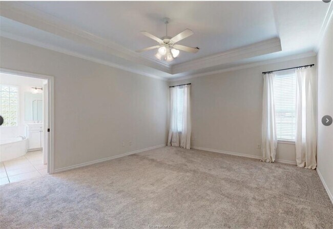 Foto del edificio - 821 Plum Hollow Dr