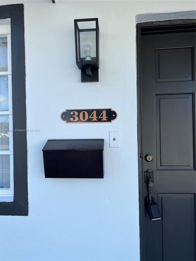 Building Photo - 3044 SW 92nd Ct
