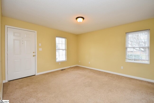 Building Photo - 421 Viola St