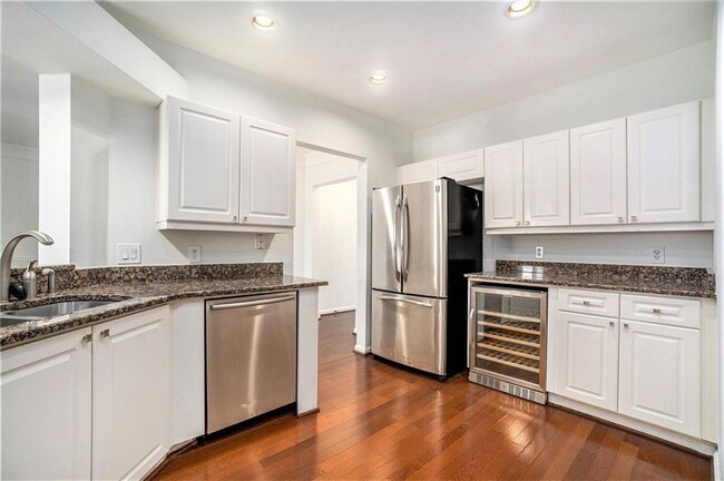 Foto del edificio - 3334 Peachtree Rd NE