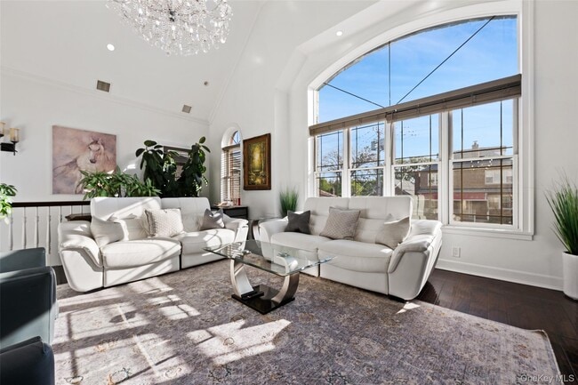 Foto del edificio - 2063 Narragansett Ave