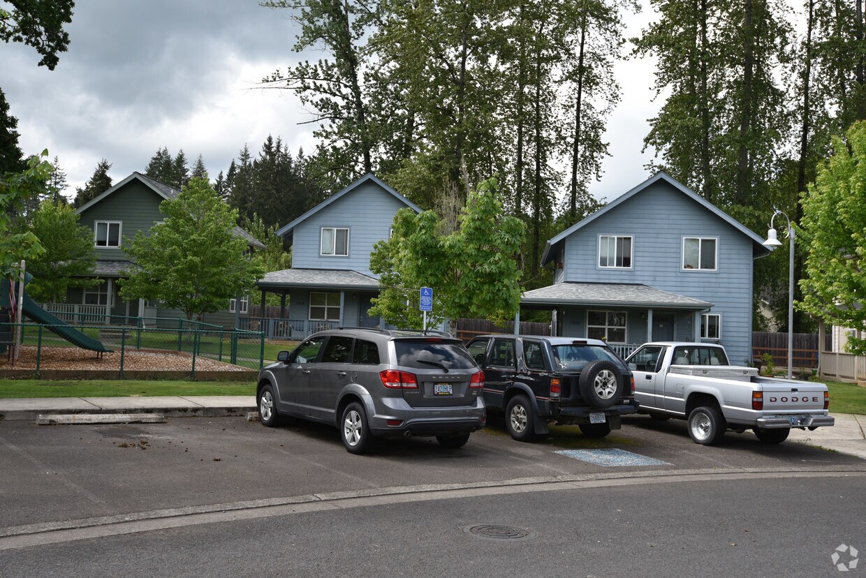 Sunset Corners II Apartments in Sweet Home, OR