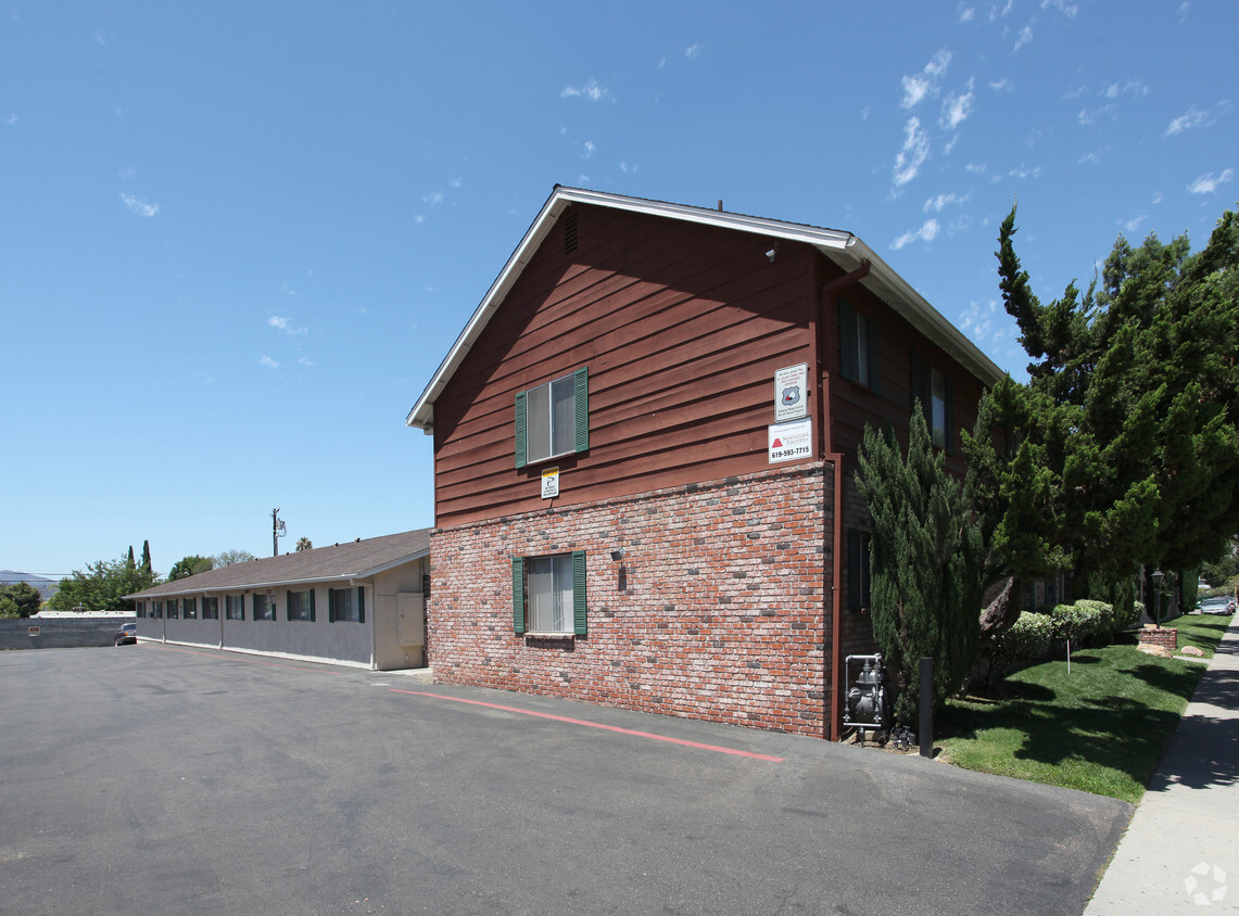 Primary Photo - Colonial Gardens Apartments