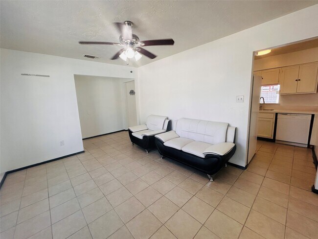 Foto del edificio - 10502 Long River Dr