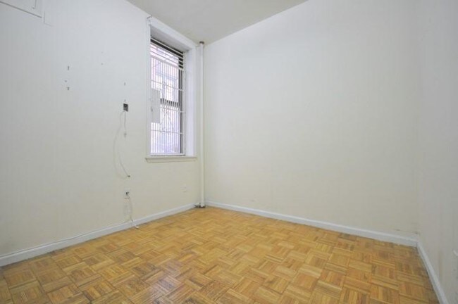 Building Photo - 416 E 71st St