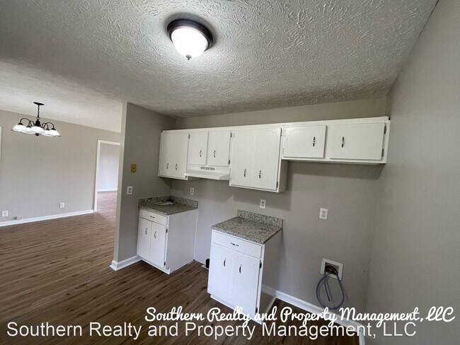 Building Photo - 3 br, 2 bath House - 3983 Henry Court