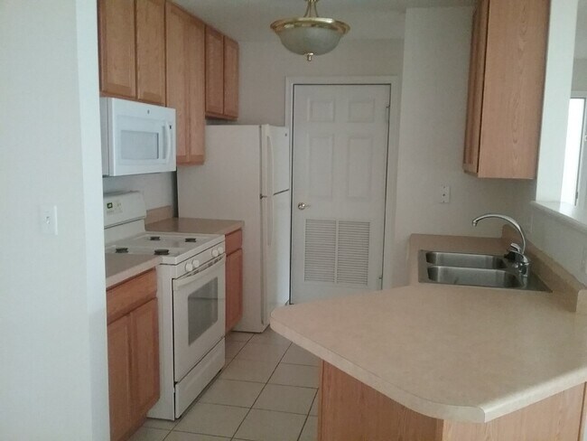 Foto del edificio - 636 Cambridge Ct