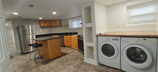 Foto del edificio - 4222 N Laramie Ave