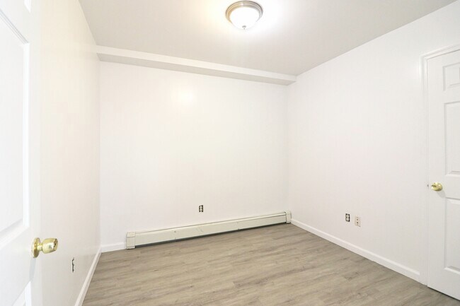 Foto del edificio - 745 E 217th St