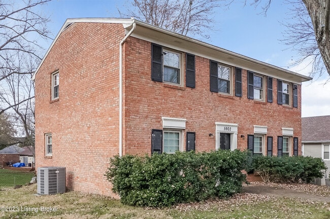 Foto del edificio - 5902 Stone Bluff Rd