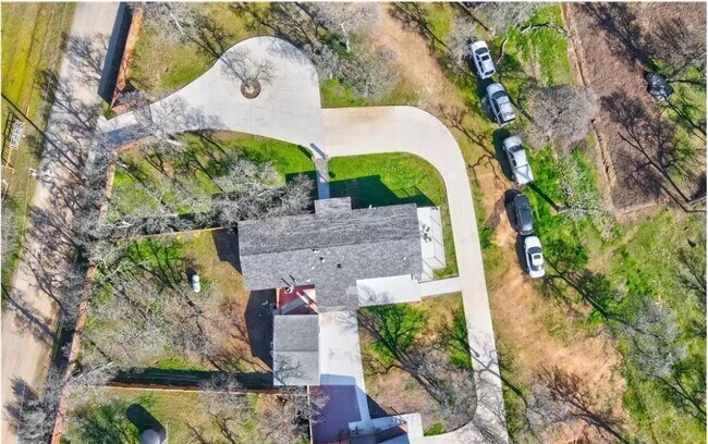 Building Photo - 221 Dack Way