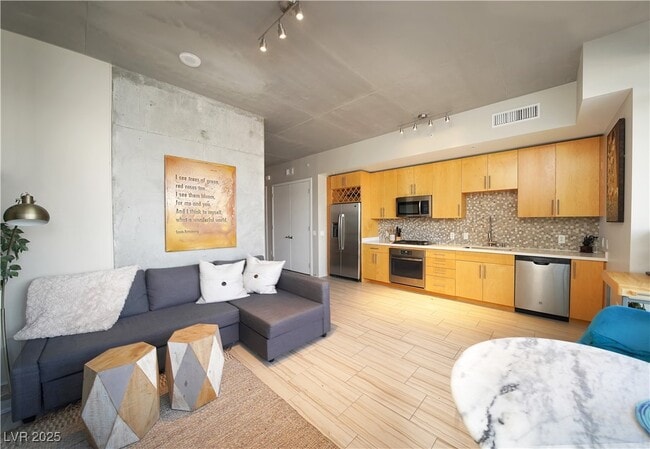 Building Photo - 353 E Bonneville Ave