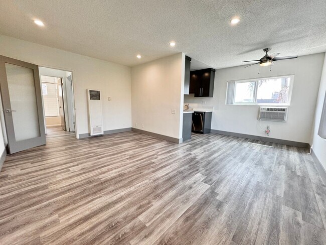 Foto del edificio - 12737 Matteson Ave