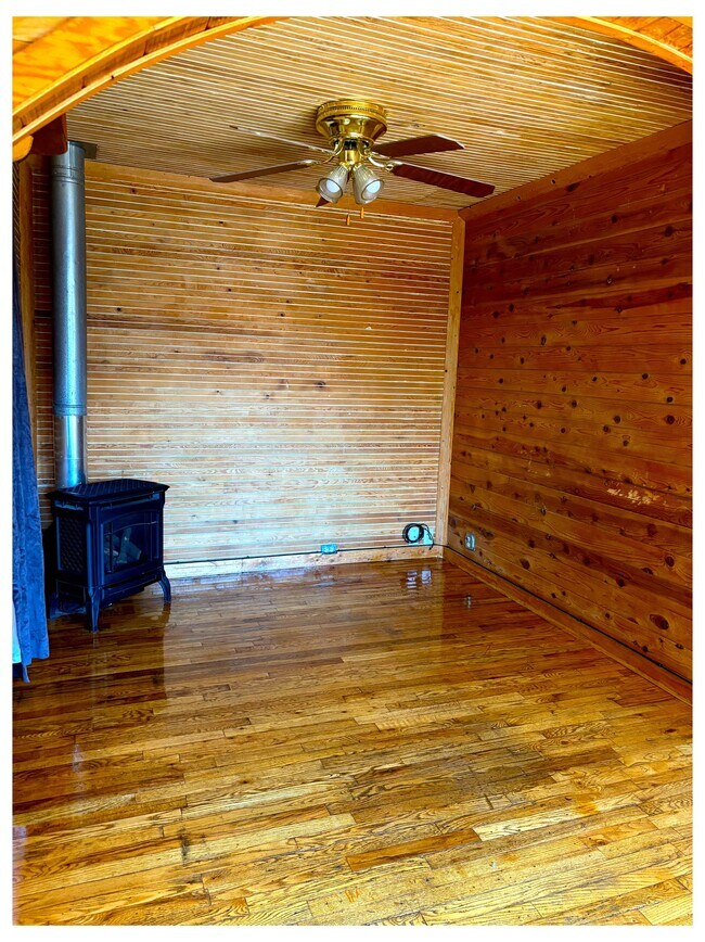Building Photo - 416 S Leroux St