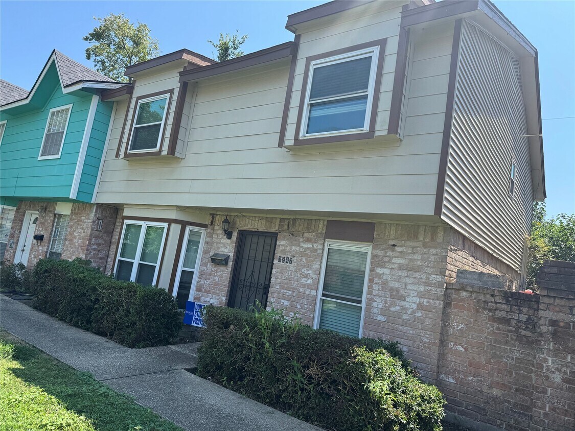 Foto principal - 3842 Willow Springs Ln