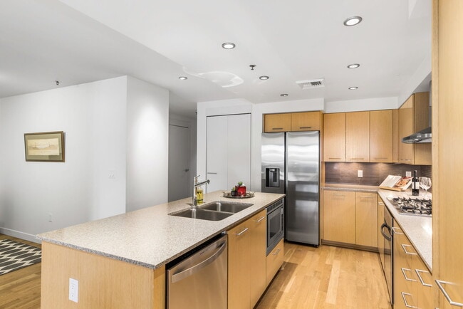 Building Photo - 1310 NW Naito Pky