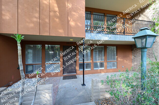 Building Photo - 4820 N Woodmere Fairway