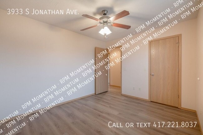 Building Photo - 3933 S Jonathan Ave