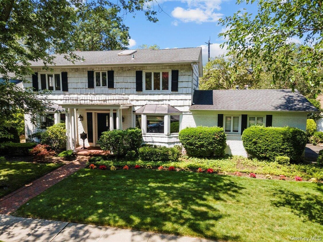 Primary Photo - 15 Sherwood Ln
