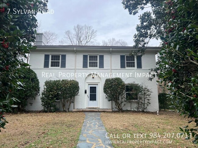 Building Photo - 1940's Charming 4 Bedroom 2 Bath Brick Col...