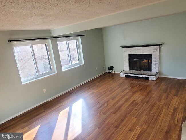 Foto del edificio - 5813 Oak Ladder Ct