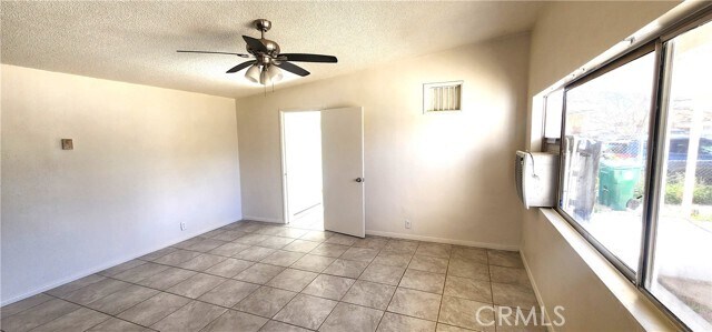 Foto del edificio - 6963 Tamarisk Ave