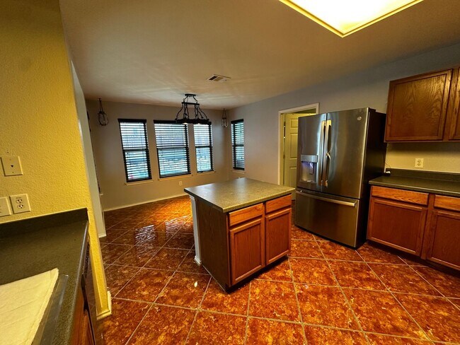 Foto del edificio - 326 Fallen Leaf Ln