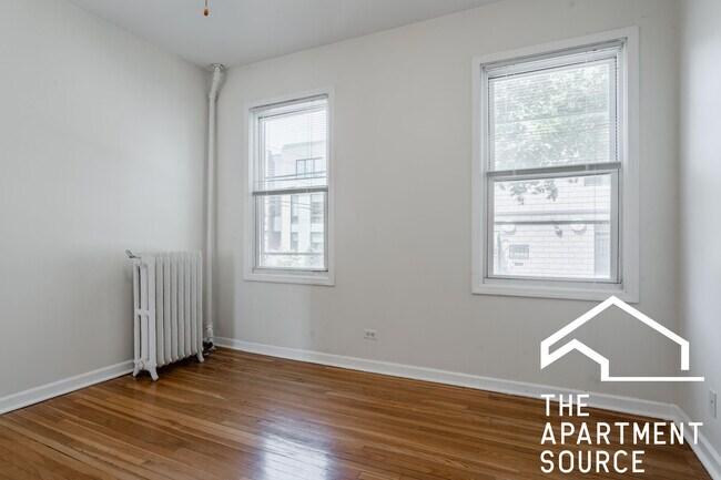 Foto del edificio - 2424 N Greenview Ave