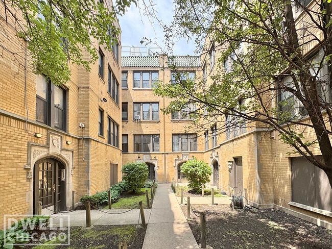 Building Photo - 1540 N Kedzie Ave
