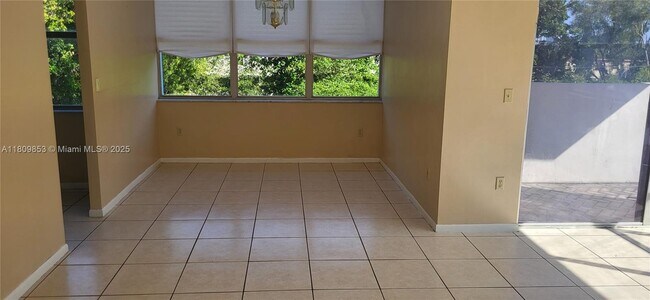 Foto del edificio - 1300 NE Miami Gardens Dr