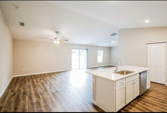 Foto del edificio - 1701 SW Airoso Blvd